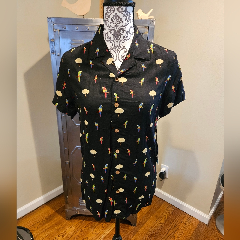 DESERT DUNES Parrot Hawaiian Button Front SS Shirt Size XS NWT